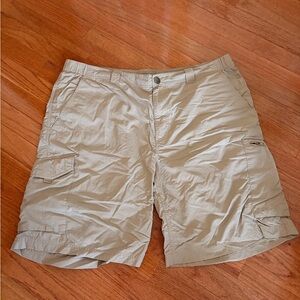 *EUC* Columbia Men's Beige Omni-shade Cargo Shorts